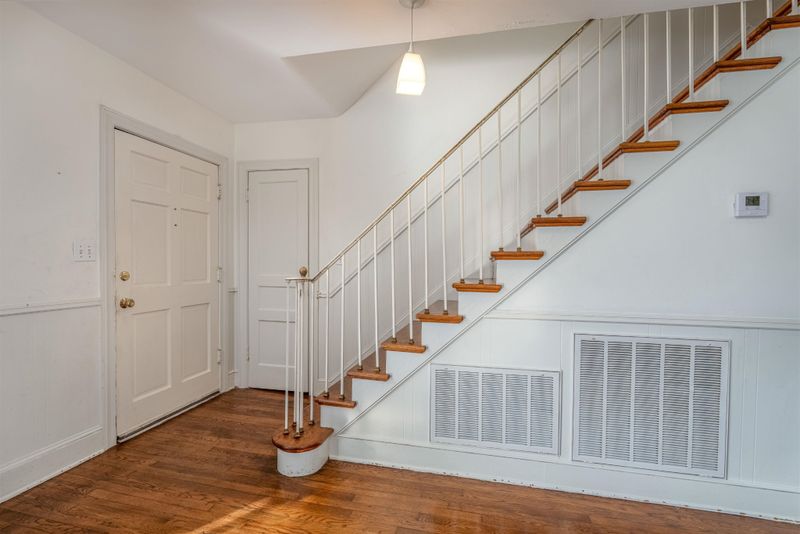 805 River Bluff Dr, Sheffield, AL 35660