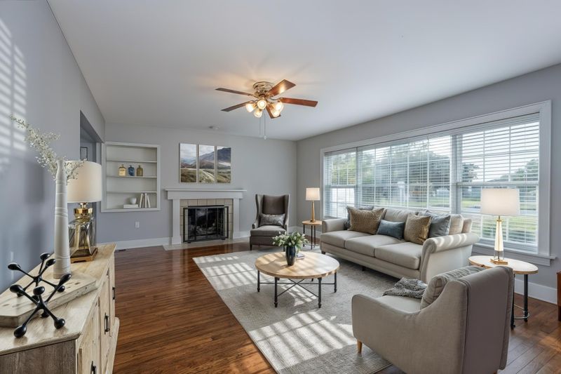 805 River Bluff Dr, Sheffield, AL 35660