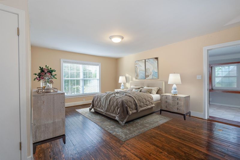 805 River Bluff Dr, Sheffield, AL 35660