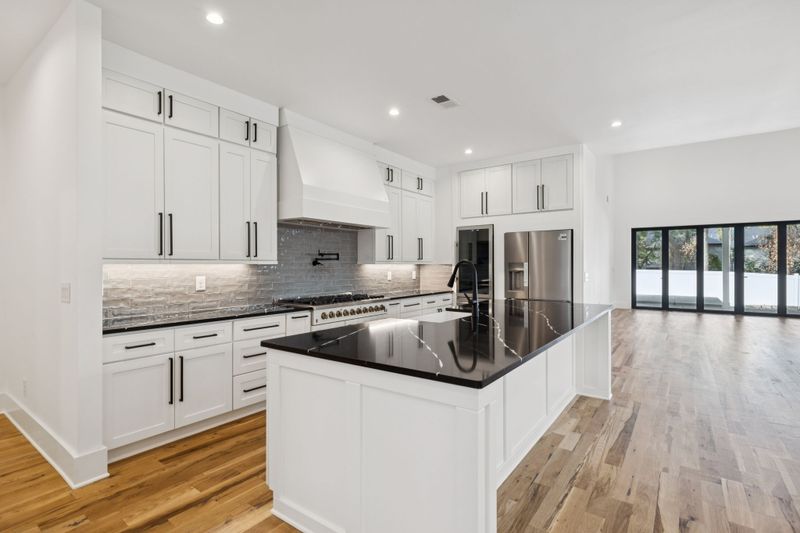 1518 Grandview Dr, Nashville, TN 37215