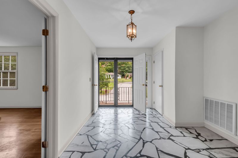 6828 Highland Park Dr, Nashville, TN 37205