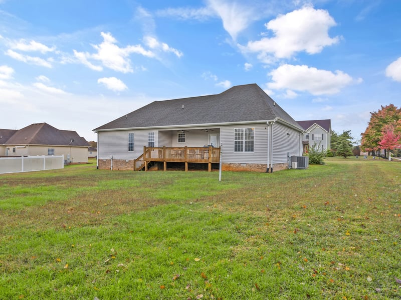 1440 Leaf Ln, Ashland City, TN 37015