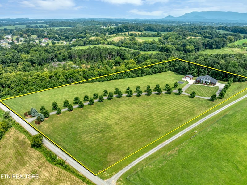 360 Alfred Mccammon Rd, Maryville, TN 37804