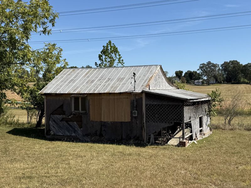 1727 Highway 49 E, Charlotte, TN 37036