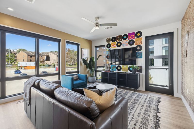 303 31st Ave N #417, Nashville, TN 37203