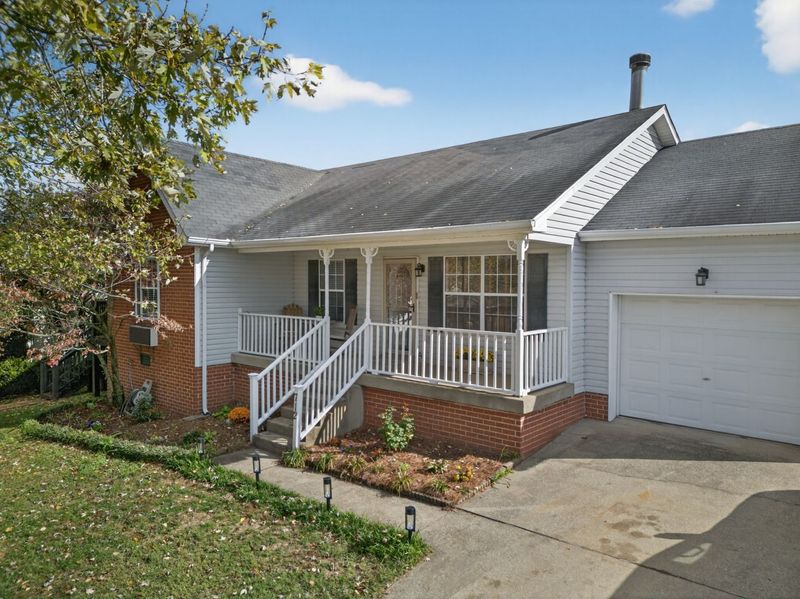 712 Stone Hedge Dr, Old Hickory, TN 37138
