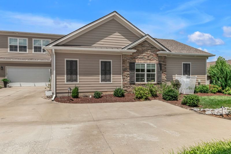 2365 Stonecenter Ln, Murfreesboro, TN 37128