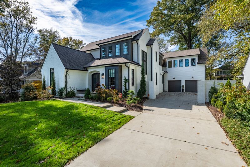 1828 Green Hills Dr, Nashville, TN 37215