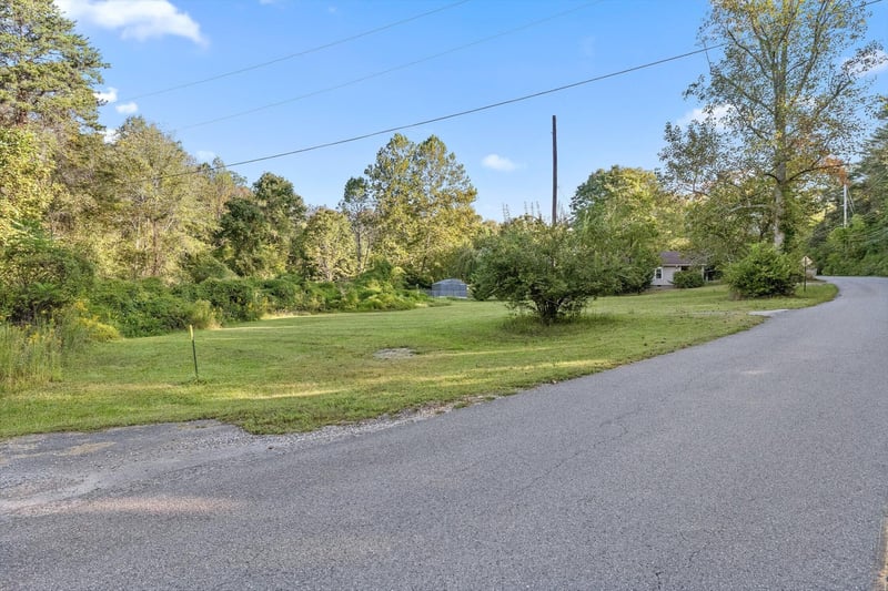 1612 Lula Lake Rd, Lookout Mountain, GA 30750