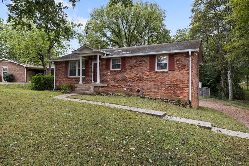 522 Bellevue Rd N, Nashville, TN 37221