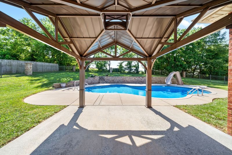 185 Plantation Dr, Pleasant View, TN 37146
