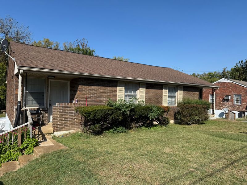 352 Foxglove Dr, Nashville, TN 37211