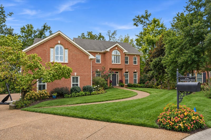 6781 Autumnwood Dr, Nashville, TN 37221
