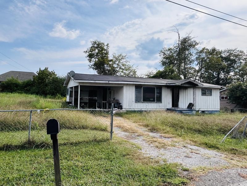 72 Lillian Dr, Rossville, GA 30741
