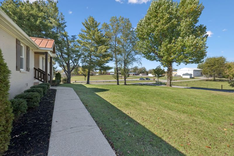 100 Tidwell St, Burns, TN 37029