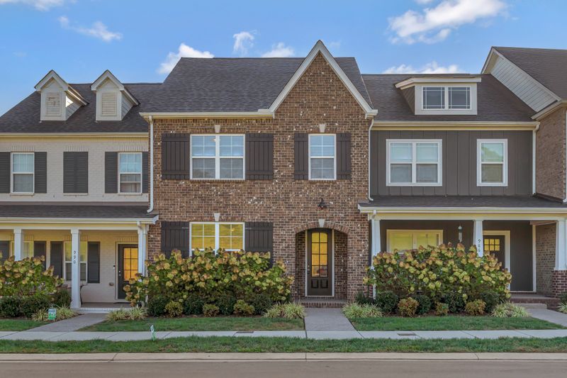 988 Cherry Grove Dr, Hendersonville, TN 37075