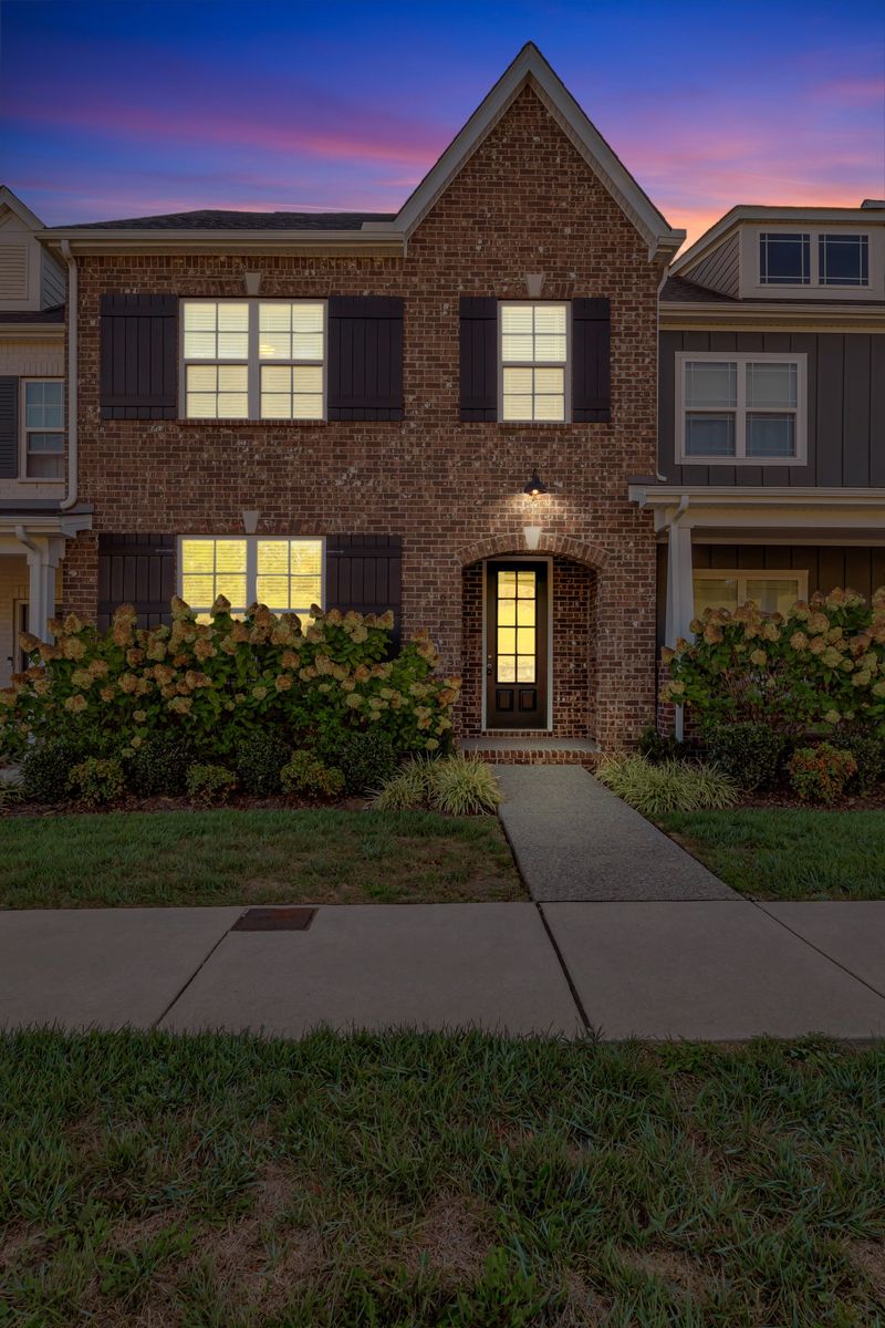 988 Cherry Grove Dr, Hendersonville, TN 37075
