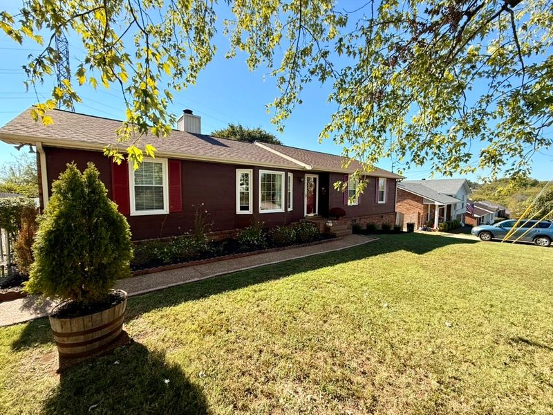 153 Hillside Dr, Hendersonville, TN 37075