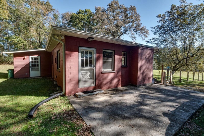 954 Goodson Cir, Rock Spring, GA 30739