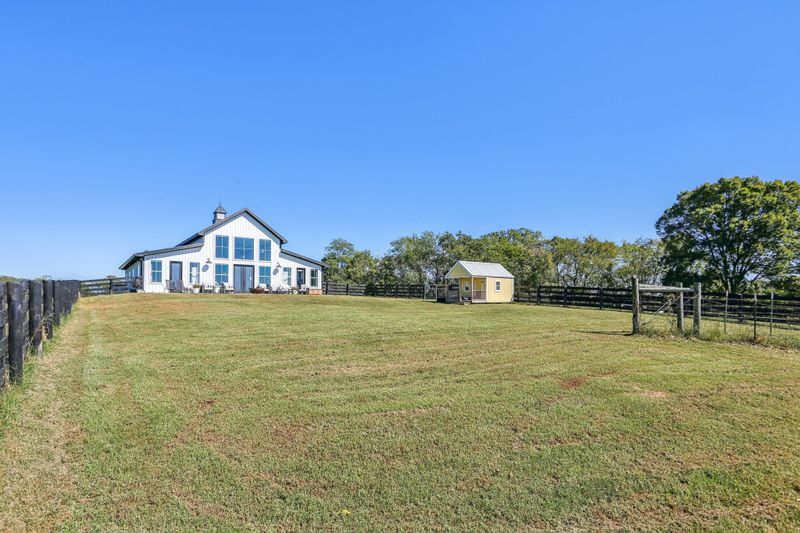 3096 Morel Rd, Columbia, TN 38401