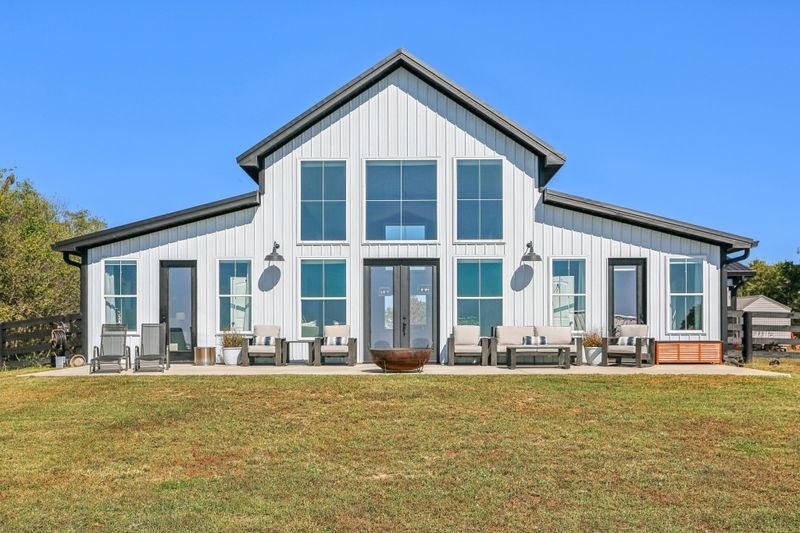 3096 Morel Rd, Columbia, TN 38401