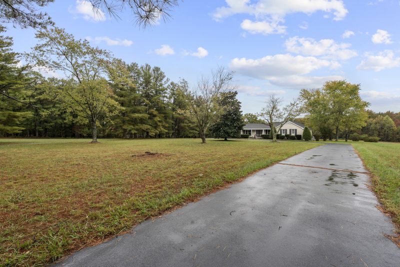 435 Old Pond Ln, Dickson, TN 37055