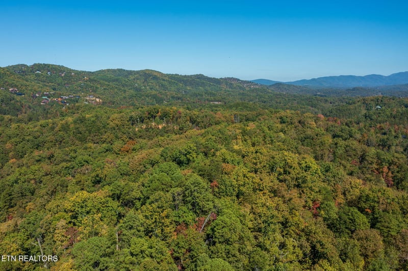 1876 Upper Middle Creek Rd, Sevierville, TN 37876