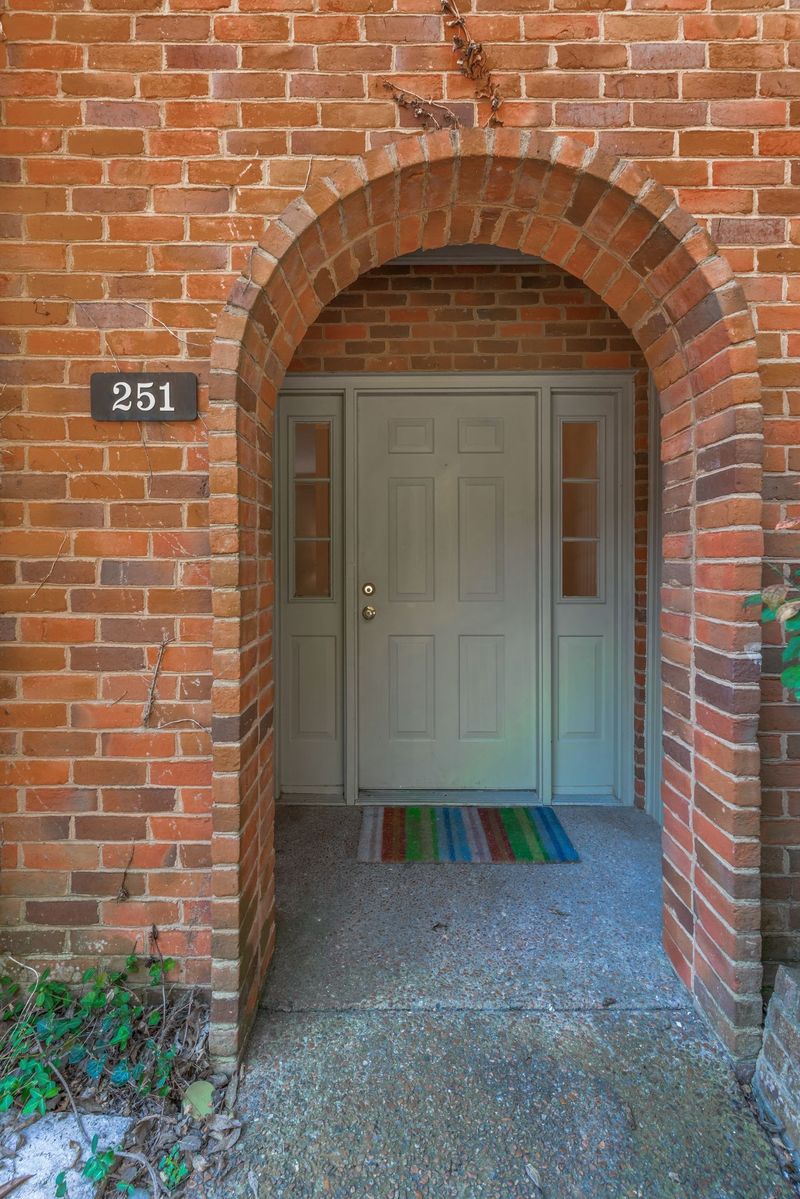 251 Westchase Dr, Nashville, TN 37205