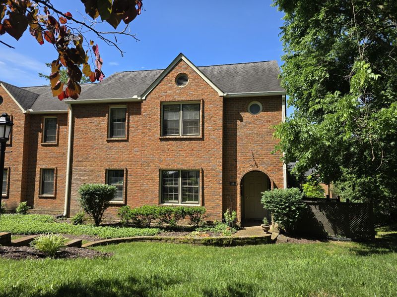 251 Westchase Dr, Nashville, TN 37205