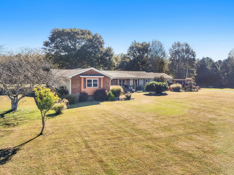 694 Meadow Dr, Chickamauga, GA 30707