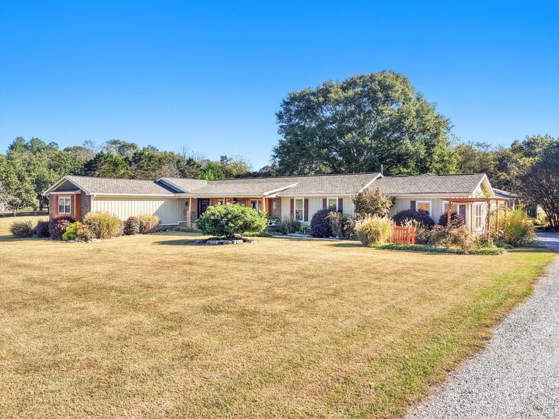 694 Meadow Dr, Chickamauga, GA 30707