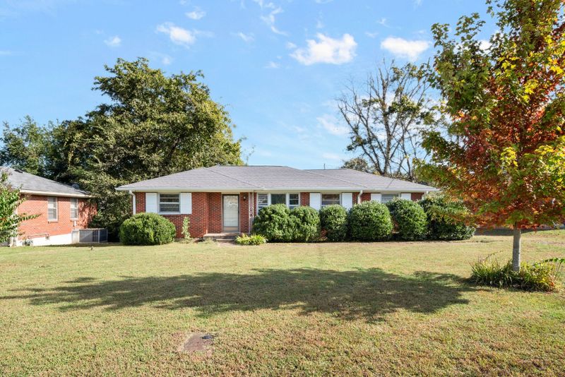 518 Scholarship Dr, Nashville, TN 37209
