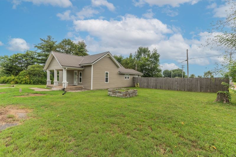 101 Fairfield Rd, Bethpage, TN 37022