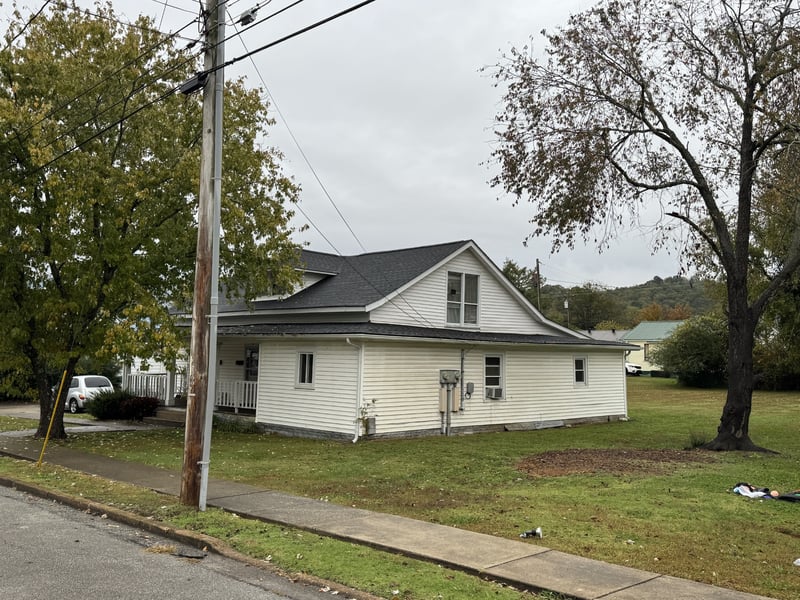 303 Jefferson Ave E, Carthage, TN 37030