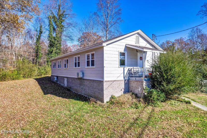 558560 W Outer Dr, Oak Ridge, TN 37830