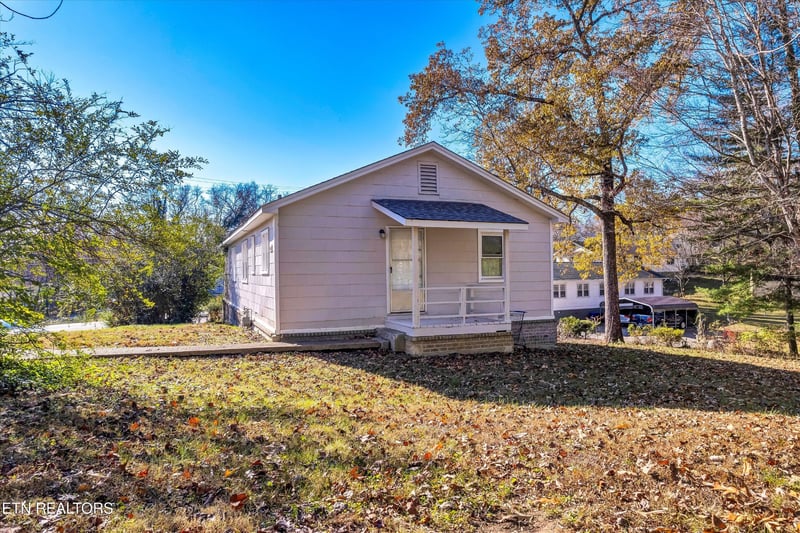 558560 W Outer Dr, Oak Ridge, TN 37830