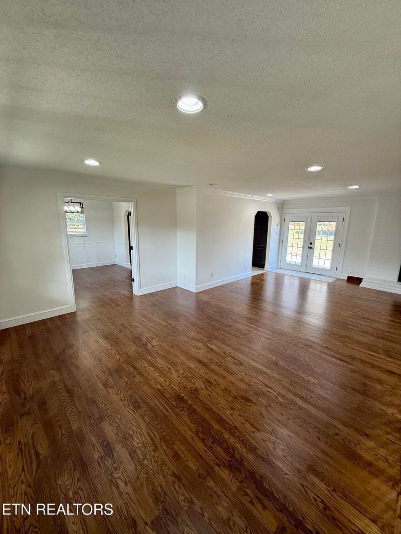 2112 Spring Hill Rd, Knoxville, TN 37914