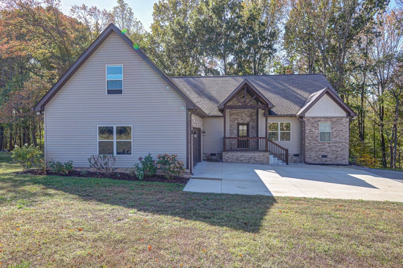 737 Shun Pike, Cottontown, TN 37048