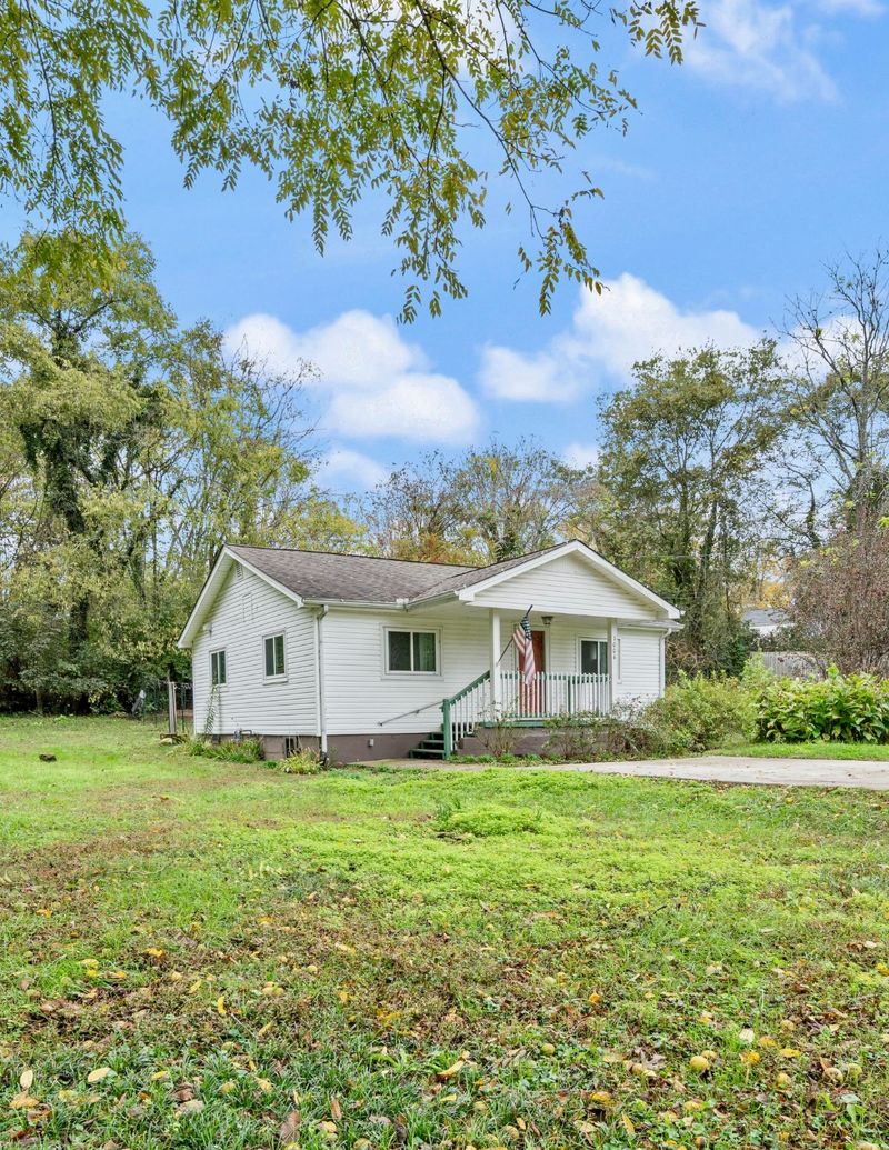 1004 Billy Lee St, Columbia, TN 38401