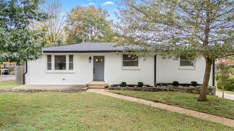 2702 Donna Hill Dr, Nashville, TN 37214