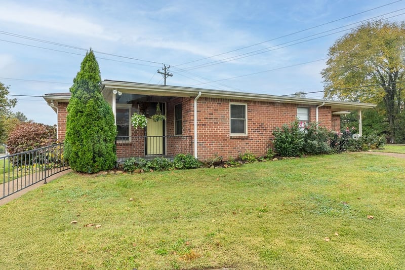 324 Deer Lake Dr, Nashville, TN 37221