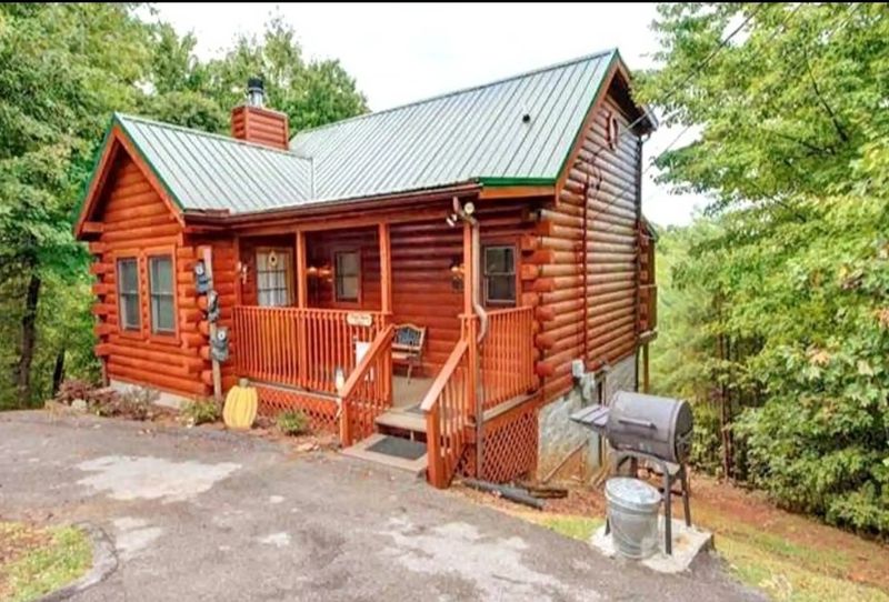 1709 Parkway View Ct, Sevierville, TN 37876