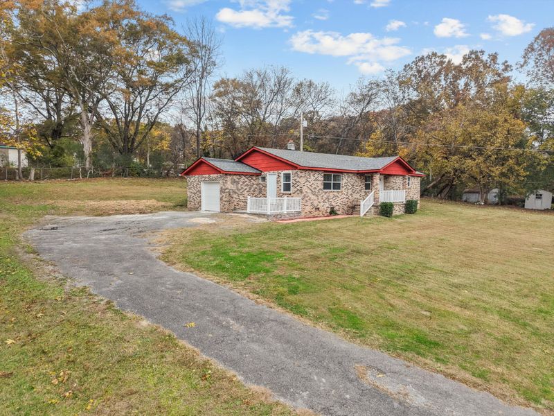 843 Schmitt Rd, Rossville, GA 30741