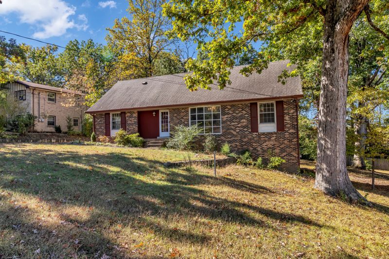 2437 Rychen Dr, Nashville, TN 37217