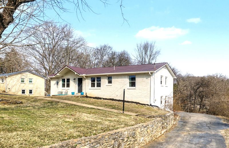 310 Lake Dr, Columbia, TN 38401