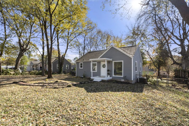 1211 Thompson Pl, Nashville, TN 37217