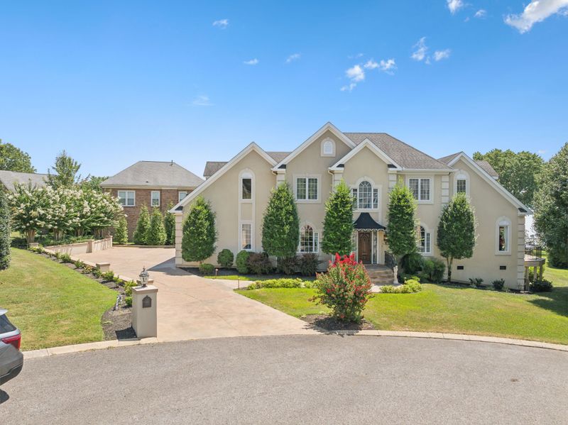 105 S Governors Cv, Hendersonville, TN 37075