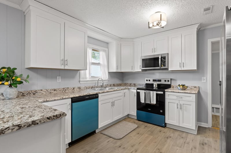 599 Steele Rd, Rossville, GA 30741