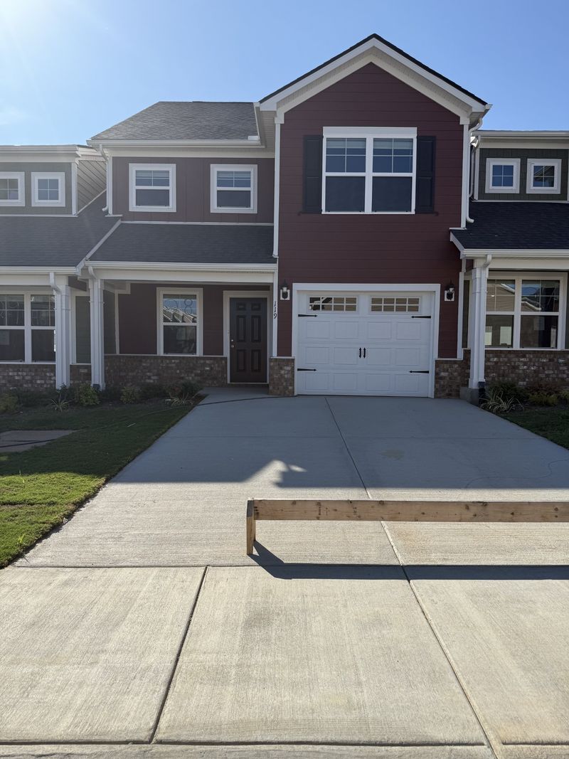 300 Selesia Ln, Pleasant View, TN 37146