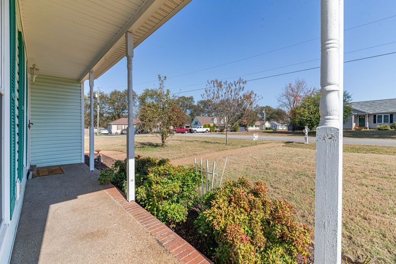 700 Sugar Bend Dr, Columbia, TN 38401
